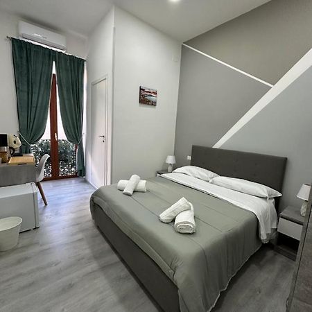 Garibaldi Guest House Наполи Екстериор снимка