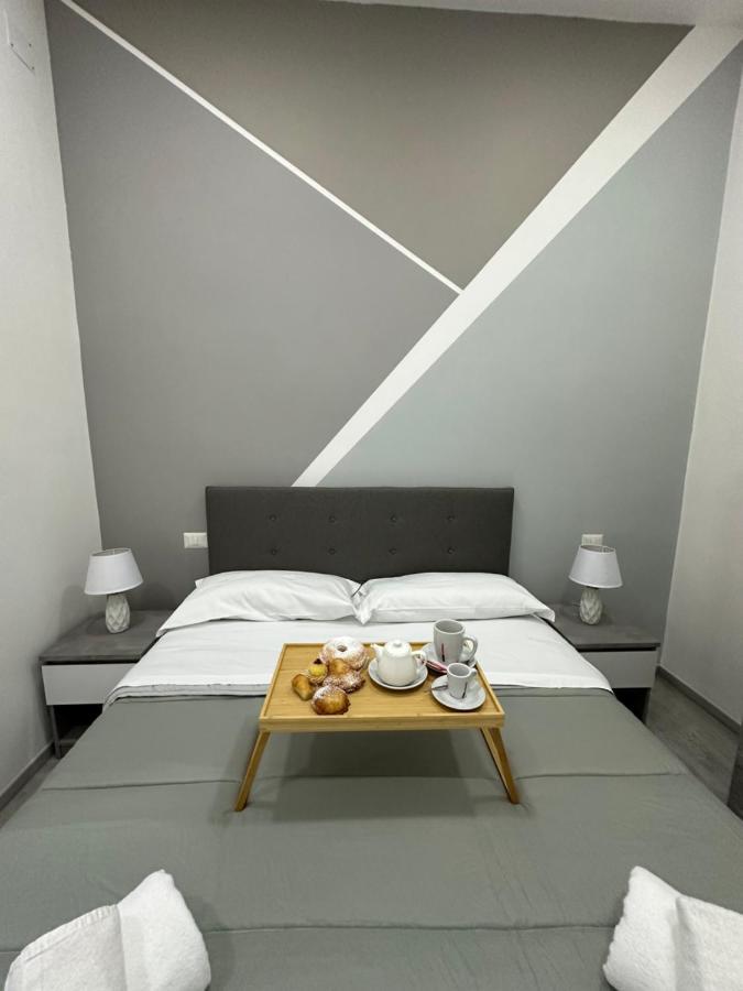 Garibaldi Guest House Наполи Екстериор снимка
