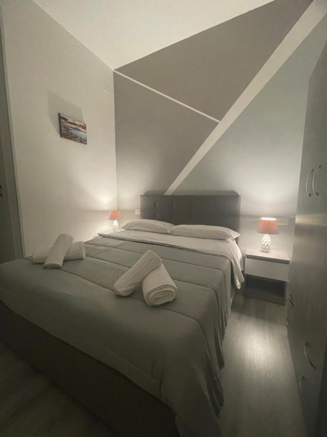 Garibaldi Guest House Наполи Екстериор снимка