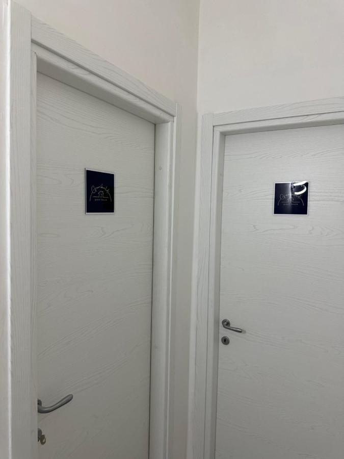 Garibaldi Guest House Наполи Екстериор снимка