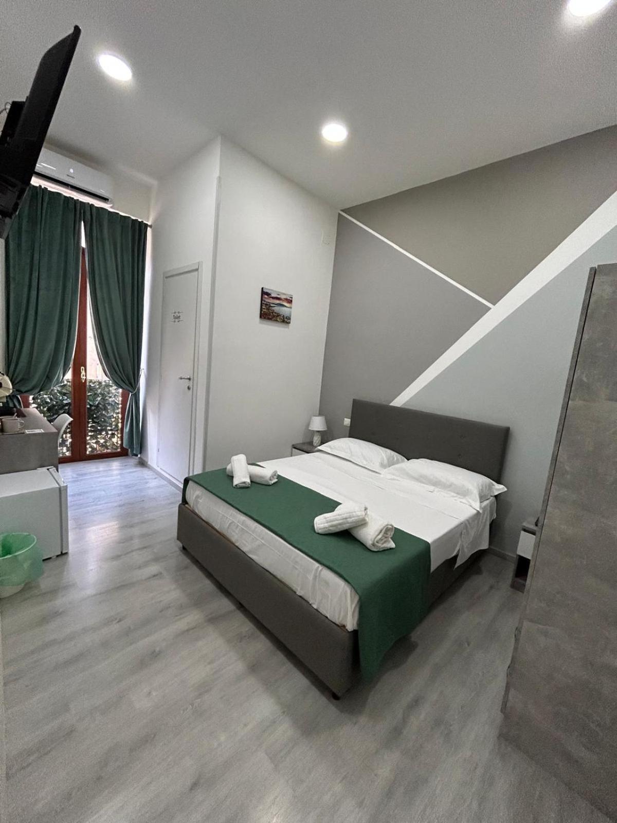 Garibaldi Guest House Наполи Екстериор снимка