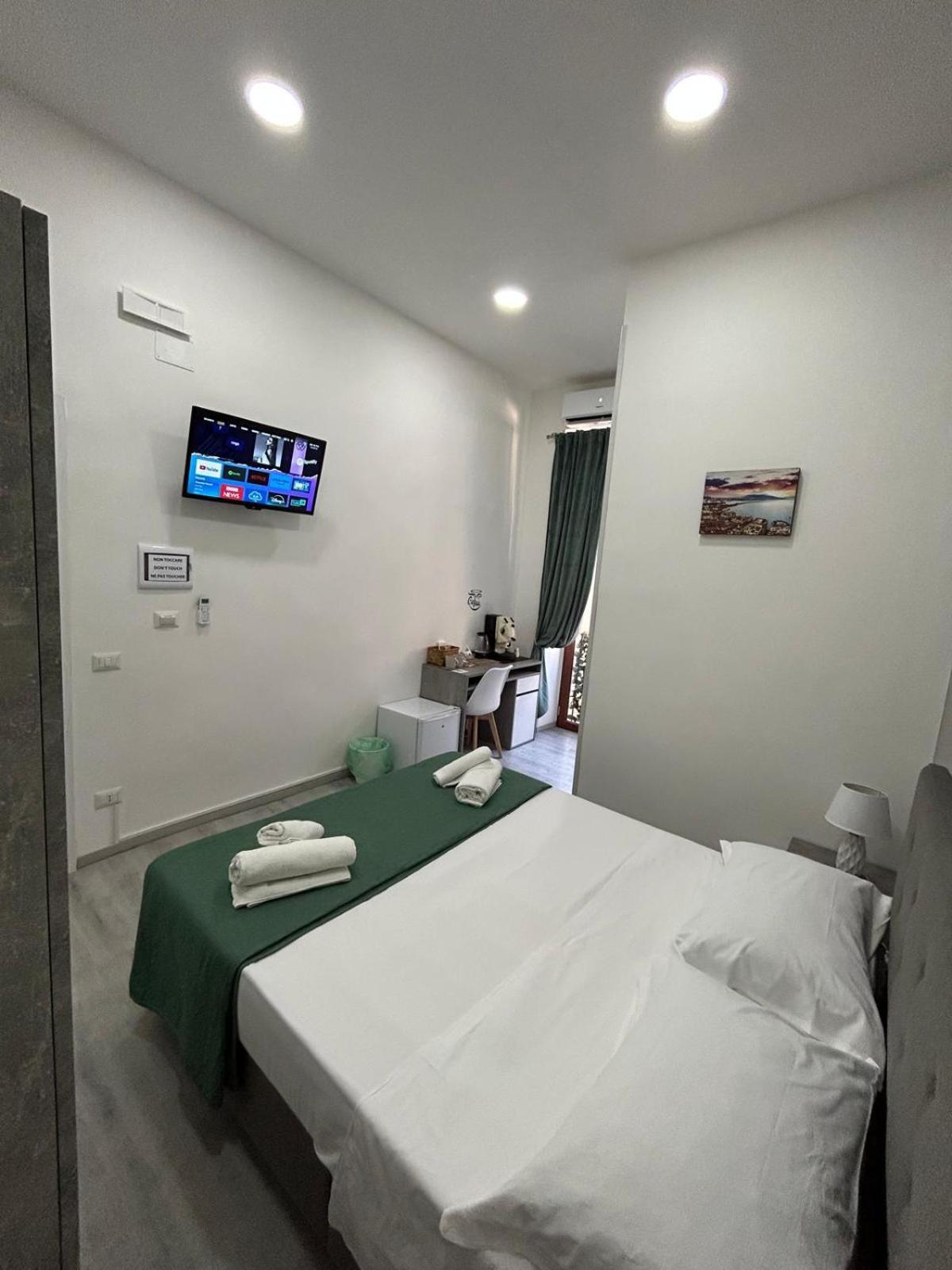 Garibaldi Guest House Наполи Екстериор снимка