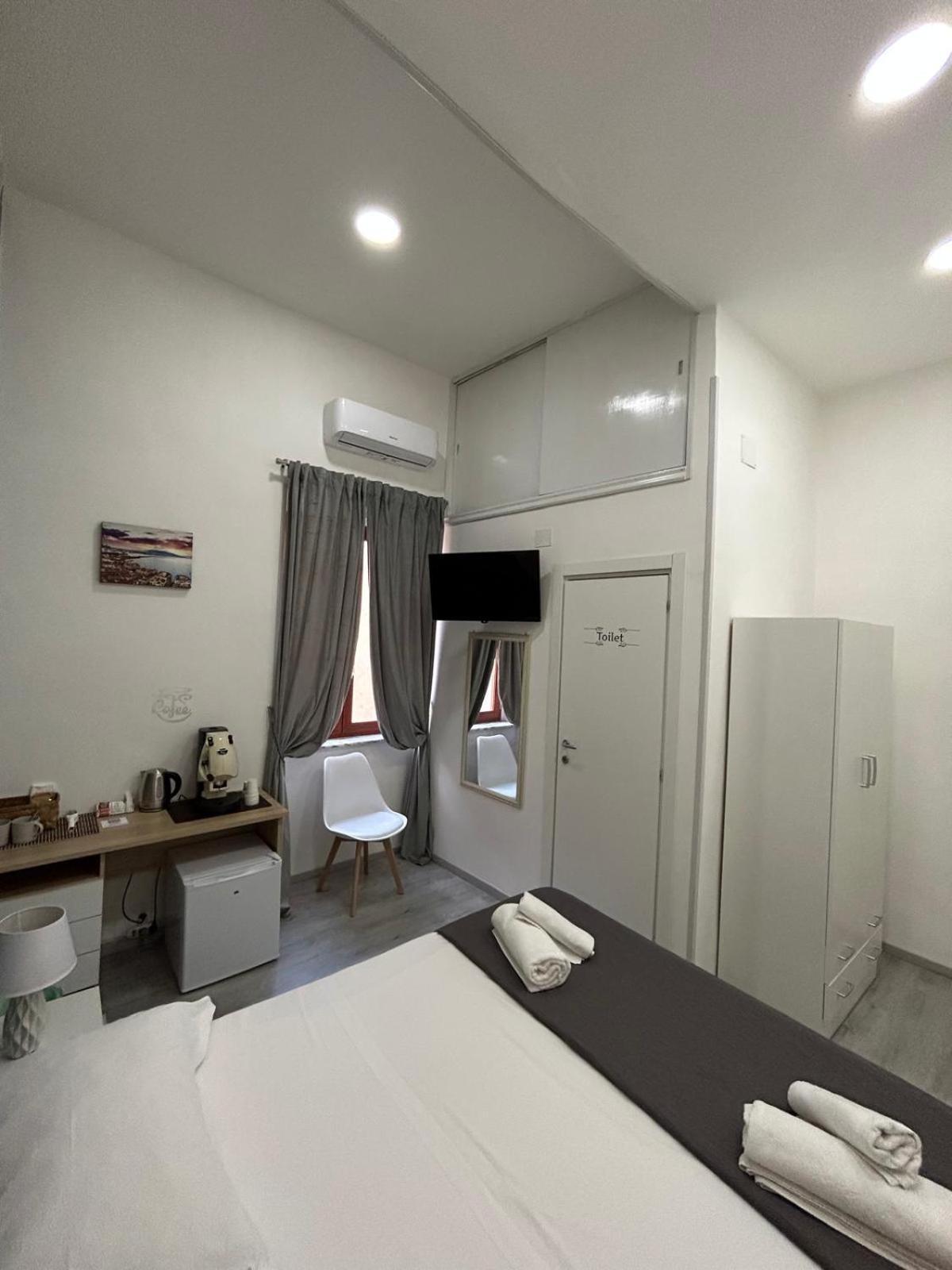 Garibaldi Guest House Наполи Екстериор снимка