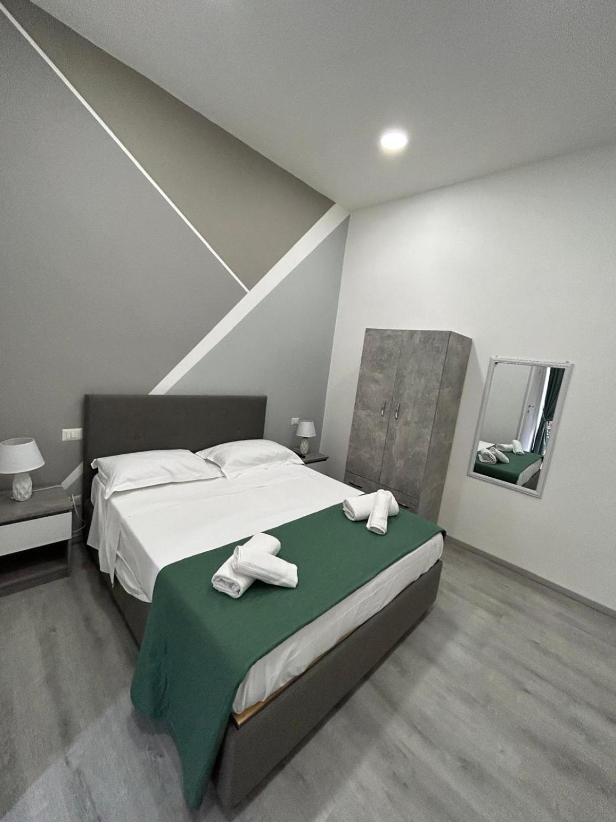 Garibaldi Guest House Наполи Екстериор снимка