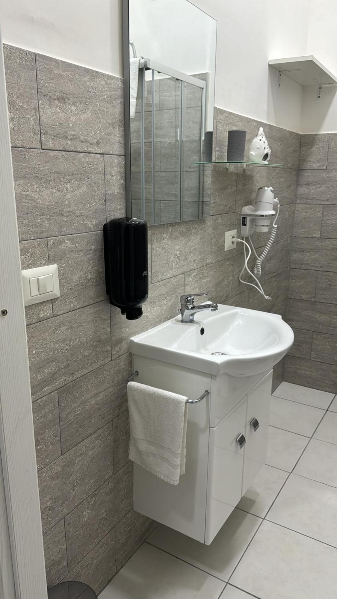 Garibaldi Guest House Наполи Екстериор снимка