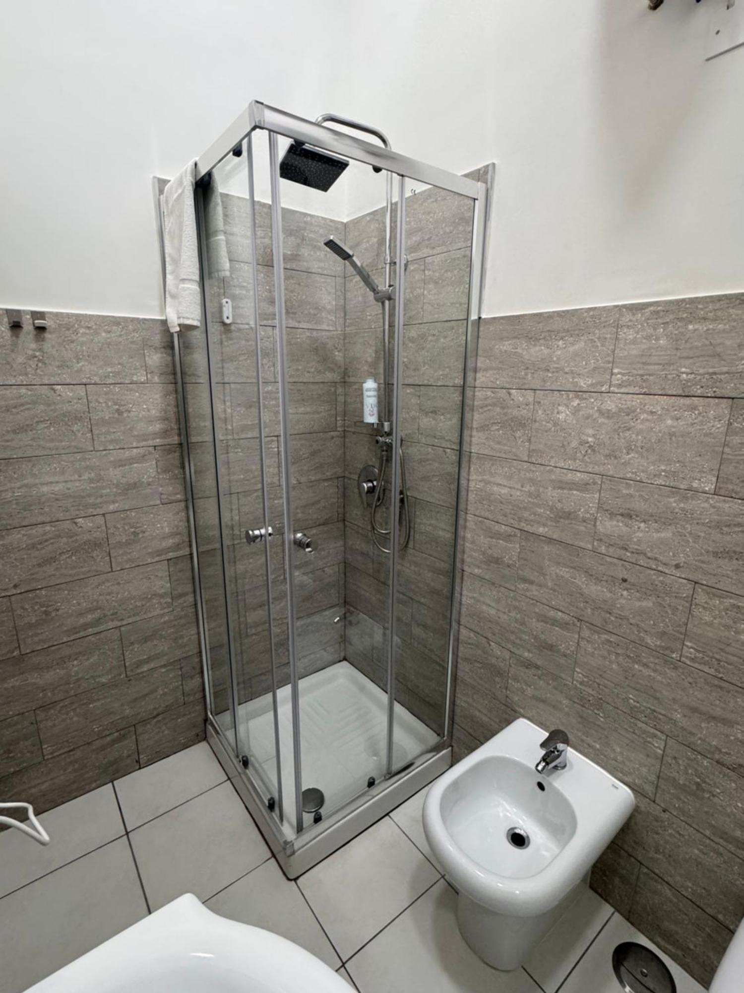 Garibaldi Guest House Наполи Екстериор снимка