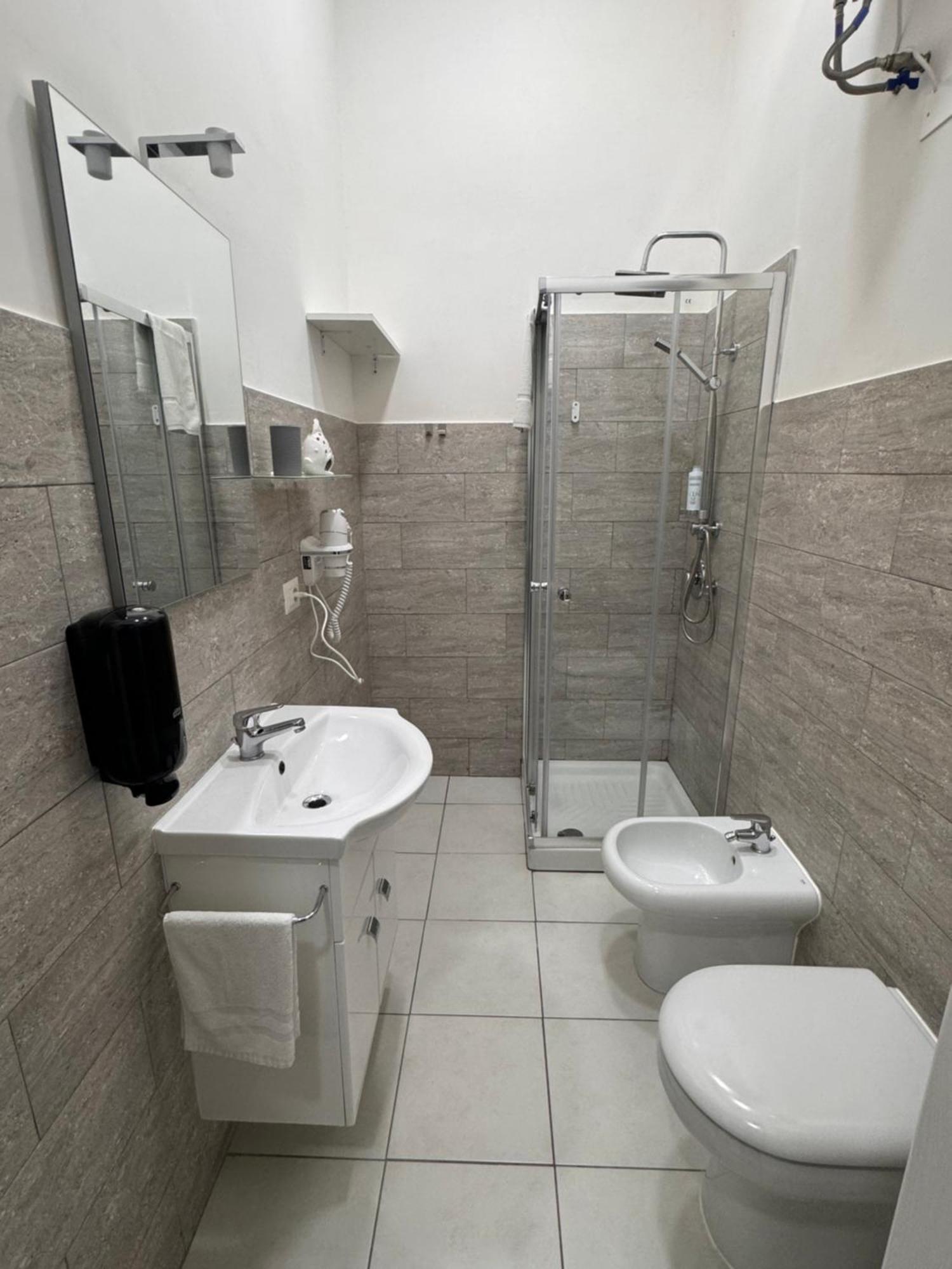Garibaldi Guest House Наполи Екстериор снимка
